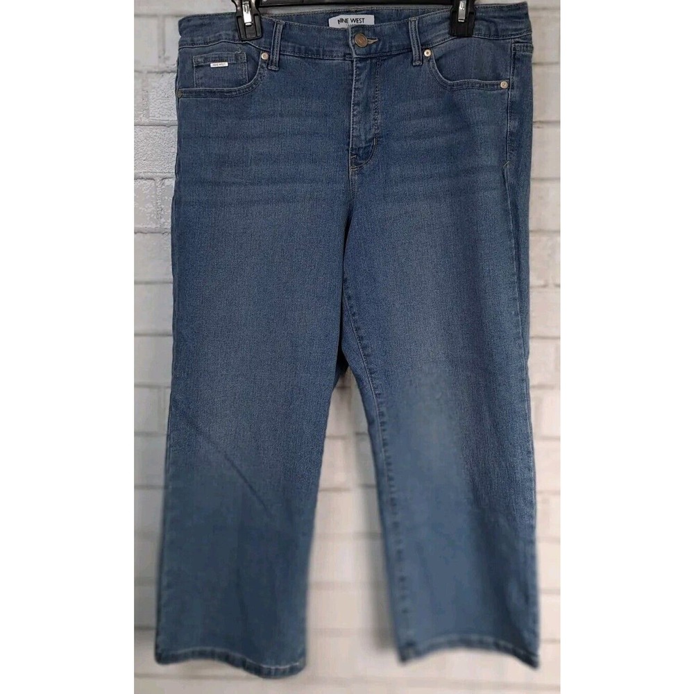 Nine West Chrystie Capri Jeans Women's Size 12 Mid Rise Light Wash Denim Stretch